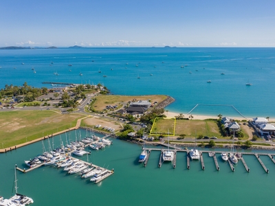 Whitsundays Beachfront Living - The Largest Block In The Street 1100m2