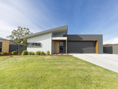 4 Bedroom Detached House Murray Downs NSW For Sale At 1100000