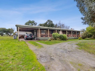 4 Bedroom House Snake Valley VIC