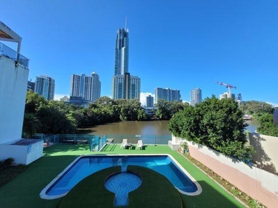 3 bedroom, Surfers Paradise QLD 4217