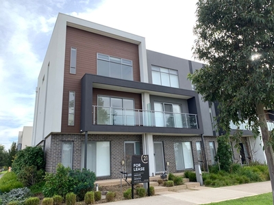 94 Ashcroft Avenue, Williams Landing VIC 3027 - Townhouse For Lease