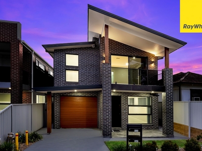 Brand new 5 bedroom home on 800m2 + 2 bed granny flat