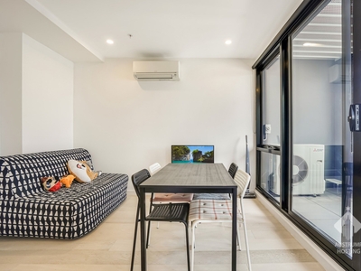Furnished One-Bedroom Apartment Available on the Edge of CBD