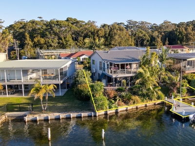 Luxury Living - Absolute Waterfront w/ Private Jetty