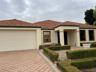 62 Braidwood Drive, Australind WA 6233 - House For Lease