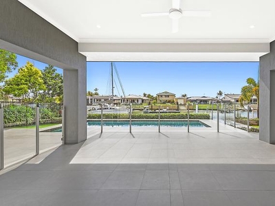 4 bedroom, Paradise Point QLD 4216