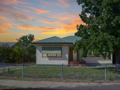 65 Eyre Street, Echuca VIC 3564 - House For Lease