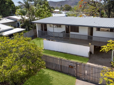 Elevate Your Portfolio: Seize a Prime Investment Opportunity with this Classic 3-Bed Highset Home!