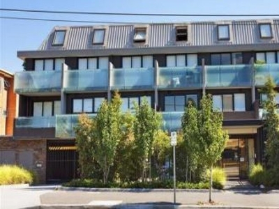 One Bedroom Student Apartment in the Heart of Hawthorn