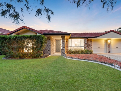 Picturesque Lowset Family Home - Move in Ready!