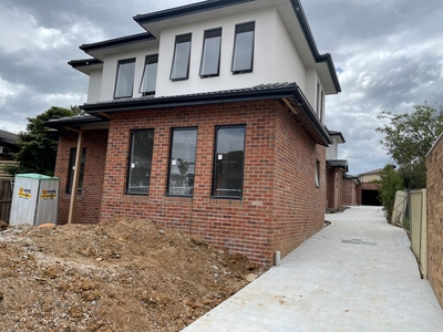 1/6 Mckay Court, Dandenong North VIC 3175 - Townhouse For Lease