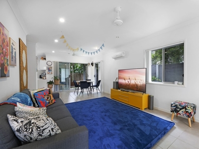 Stunning Townhouse in Elanora: A Must-See Property
