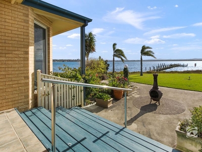 SPECTACULAR WATERFRONT PROPERTY WITH UNINTERRUPTED NORTHERLY VIEWS