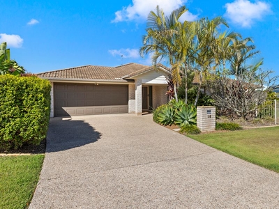IMMACULATE HOME, CORNER BLOCK WITH SIDE ACCESS AND ROOM FOR THE CARAVAN OR BOAT!
