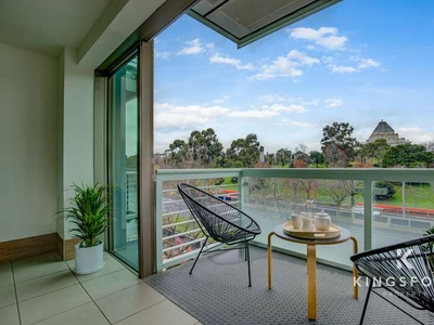 PRICED TO SELL AT $399k - ABSOLUTE BOTANIC GARDENS AND SHRINE VIEWS...
