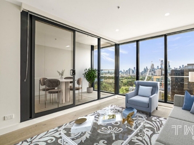 Refined Luxury, Stunning Views & Unparalleled City-Fringe Living
