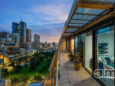 Stunning South-East Facing Two-Level Penthouse – 269sqm - 5 Bed 4 Bath 6 Carpark Space