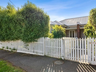 3 Bedroom Detached House Ballarat East VIC For Sale At 599000