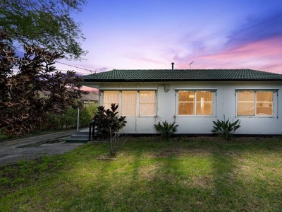 3 Bedroom Detached House Frankston North VIC For Sale At