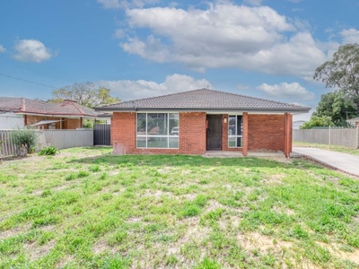 15 Tomlinson Place, Armadale, WA 6112