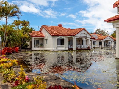 Immaculate Villa Located in Emerald Lagoon Robina