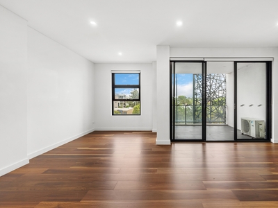 Modern living with leafy outlooks in parkside setting