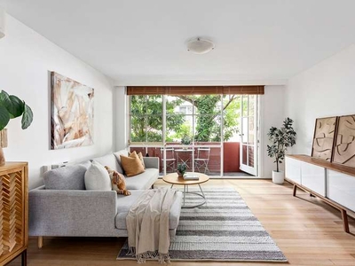 Space and style in a premier South Yarra cul-de-sac!