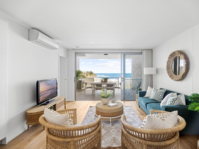 Sub Penthouse Apartment with Impressive Ocean Vista's