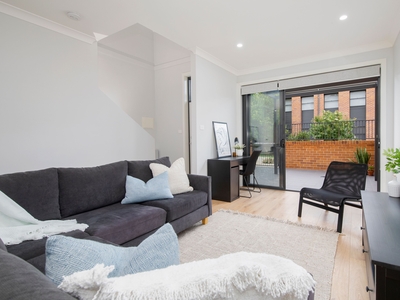 The perfect blend of position, space and comfort, this townhouse will impress!