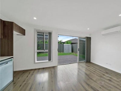 2 Bedroom Detached House Oran Park NSW For Rent At 460