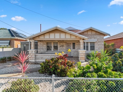Charming Bungalow in the Heart of Albert Park...
