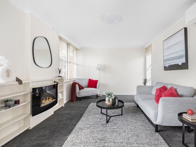 Renovated 2 Bedroom Unit in the Heart of Frankston