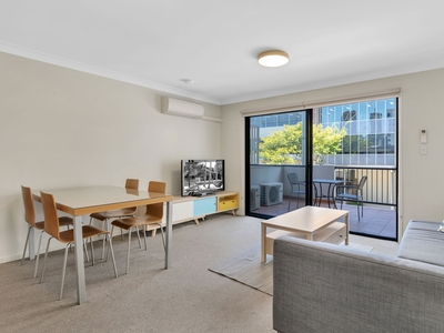 Spacious one-bedroom apartment located in the heart of South Brisbane!