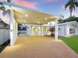 Luxury new build home in prime coastal location!