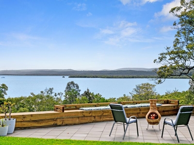 17 Bay Dve, Russell Island, QLD 4184