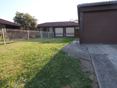43 Brooks Street, Macquarie Fields NSW 2564 - House For Lease
