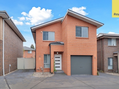 Free Standing 4 Bed Townhouse, Good Location, 350 meters to the Beautiful Woodcroft Lake