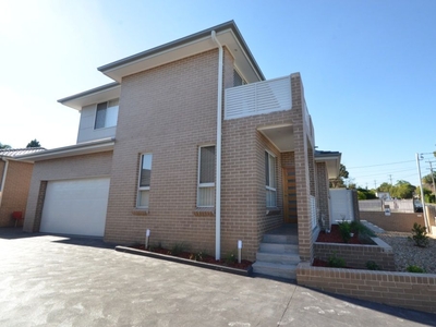 2/13-15 Fullagar Road, Wentworthville NSW 2145 - Townhouse For Lease