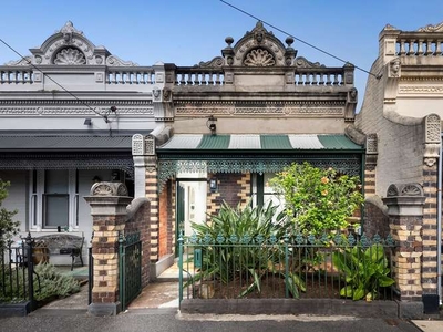 Gorgeous period home near Rathdowne Village & Curtain Square