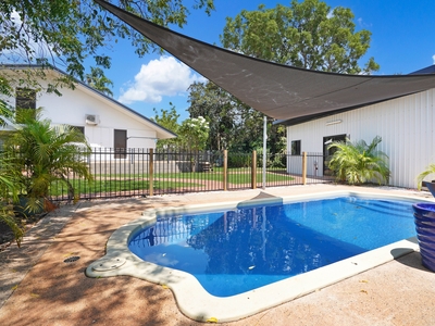 Renovated Grollo home with lovely pool and granny flat