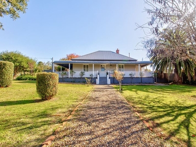 37 Yass Street, Young, NSW 2594