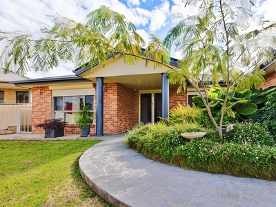 9 Hayden Place, Young, NSW 2594