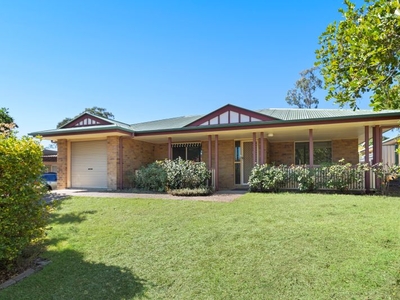4 Lakewood Court, Flinders View, QLD 4305