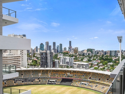 Executive Address with Magnificent City and Gabba Views