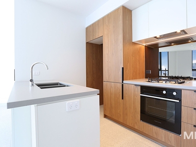 Luxury living with whitegoods included