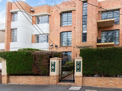 Newly refurbished Art Deco apartment close to MCG