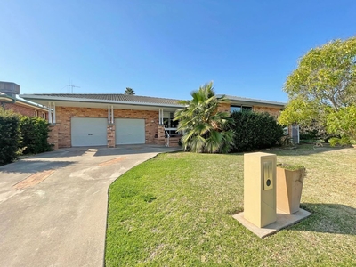 12 Koala Place, Forbes NSW 2871 - House For Lease