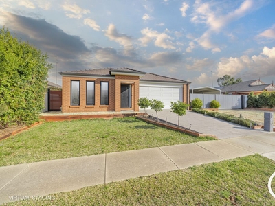 14 Riverina Parade, Echuca VIC 3564 - House For Lease
