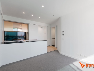 LUXURY HIGH RISE AURORA APARTMENTS!!
DIRECT CONNECTION TO MELBOURNE CENTRAL & TRAIN STATION!!