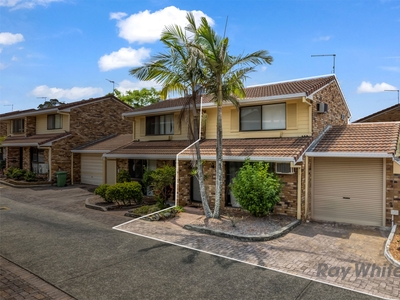 Charming 2-Bed Townhouse in Woodridge: Ideal for Homeowners and Investors!